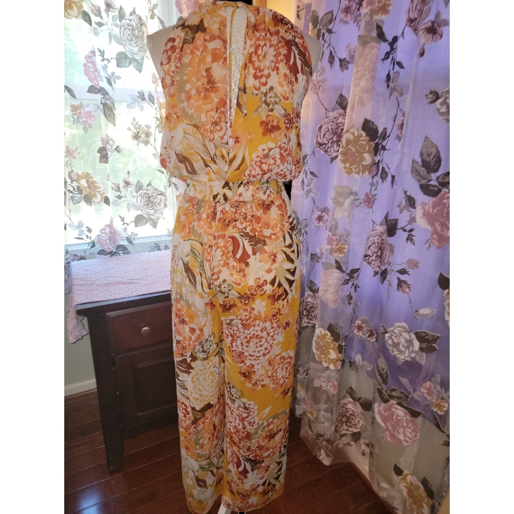 Sweet Storm Sz M floral jumper